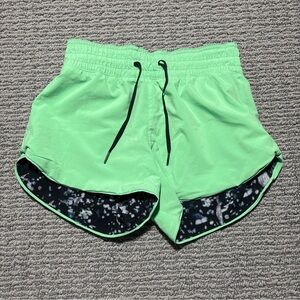 Lululemon Women’s Size 4 Choose a Side Shorts Reversible 3" Inseam- Drawstring